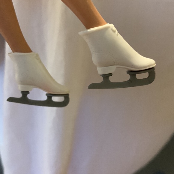 Vintage Barbie skating outfit includes skates circa 1960’s - Picture 5 of 9